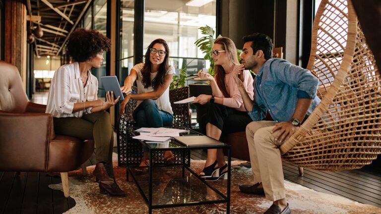 Entenda a relação entre saúde mental no trabalho e fidelização de consumidores